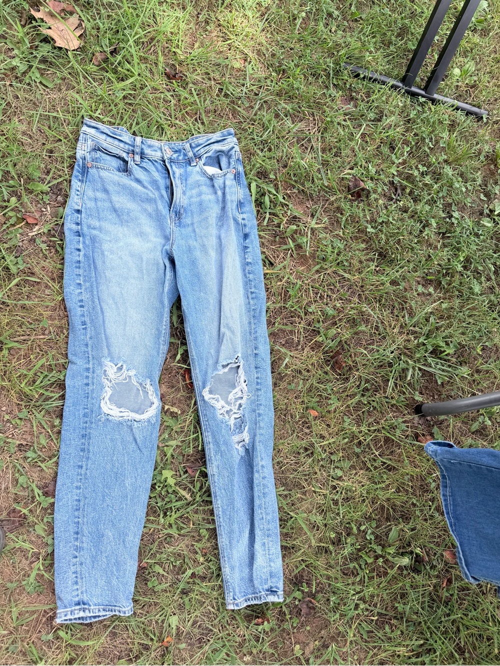 American Eagle Outfitters Light Blue Distressed Skinny Jeans Size 2